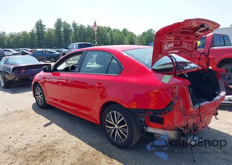 2018 Volkswagen Jetta 1.4T Se/1.4T Wolfsburg Edition z USA, uszkodzony, nr VIN 3VWB67AJ4JM216386